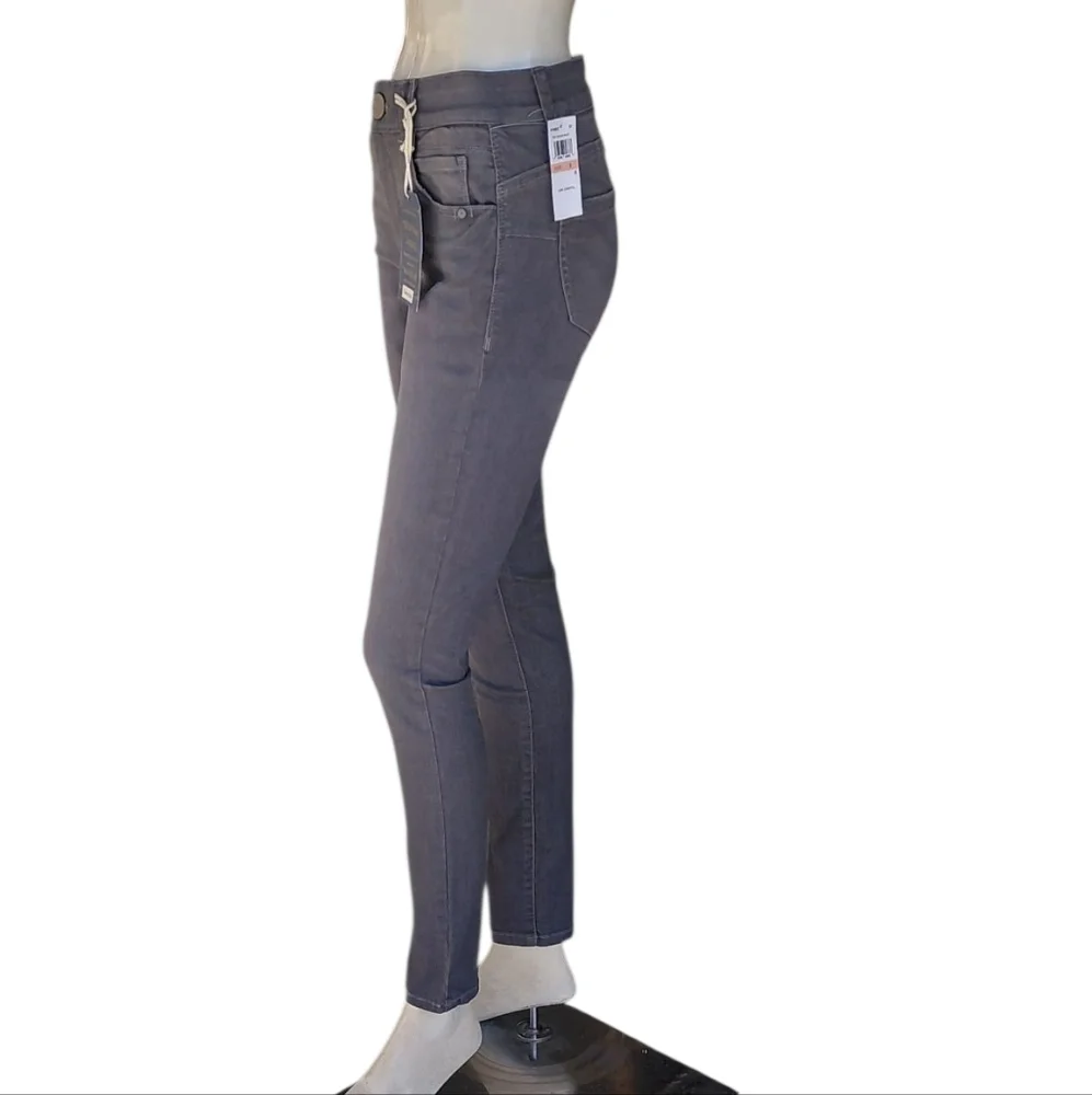 9313.....Women's Gray Democracy Jegging Size 2